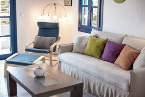 Smart TV, fireplace, DVD player, books - VILLA CYCLADES NAXOS (Naxos)