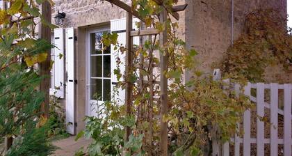 Elegant & Romantic Cottage In A Village Situated Between Two Busy Market Towns