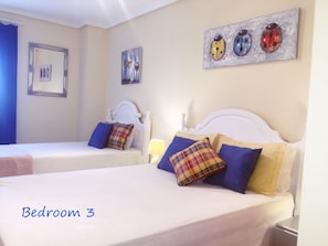 3 bedrooms, desk, iron/ironing board, travel crib