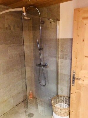 Bathtub, toilet paper - Appartment in Chalet, next to ski lift (Montvalezan)
