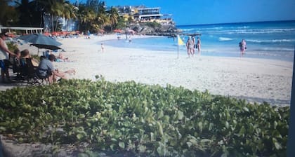 Villa, 4 beds, 3 bathrooms, 1 minute to beach by car or 10 minute stroll