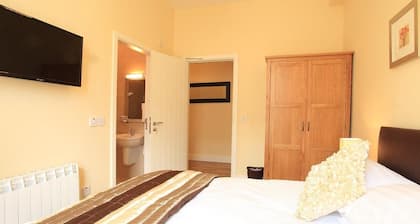 A 2 bed apartment that sleeps 4 guests in 2 bedrooms
