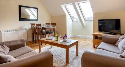 A 2 bed apartment that sleeps 4 guests in 2 bedrooms