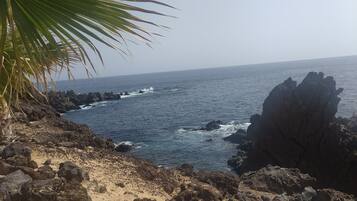 In Strandnähe, Liegestühle, Strandtücher