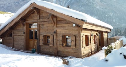 Luxury 4 Bedroom Spacious Chalet 5 min flat walk to Chamonix centre