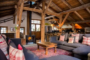 Smart-TV, Kamin, Videospiele, DVD-Player