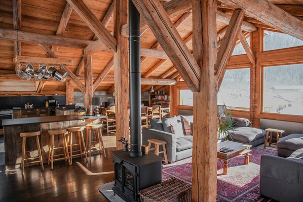 Smart-TV, Kamin, Videospiele, DVD-Player