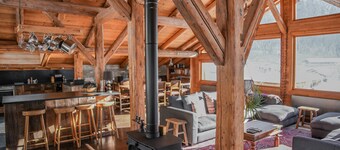 Luxury 4 Bedroom Spacious Chalet 5 min flat walk to Chamonix centre