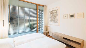 3 bedrooms, desk, travel cot, WiFi