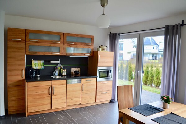 Kühlschrank, Mikrowelle, Geschirrspüler
