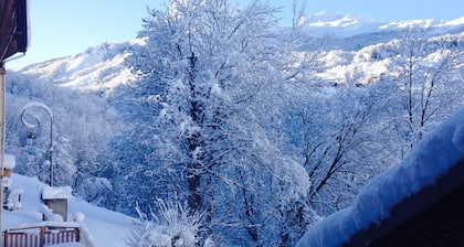 Chalet au pied des pistes de ski, pour 7 personnes, entiÚrement équipé.
