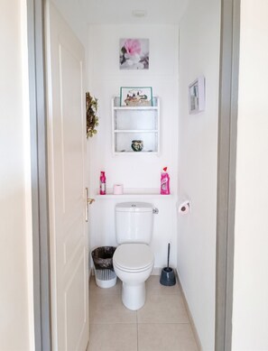 Shower, towels