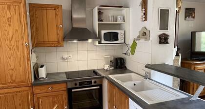 Sunny chalet on slopes, 5 bedrooms, pet-friendly