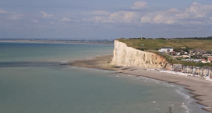 10 MN FROM THE BAY OF SOMME! Ideal accommodation for a family or group of friends.