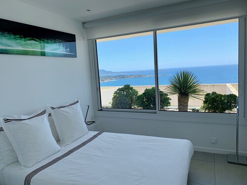 Magnificent sea-view! 70m2 design apartment, big terrace, pool, extras included