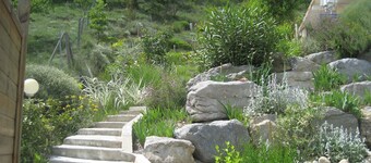 Private pool for 4 people, air conditioning, landscaped garden and superb view