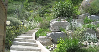 Private pool for 4 people, air conditioning, landscaped garden and superb view