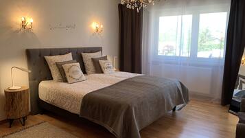 3 bedrooms, iron/ironing board, free WiFi, bed sheets