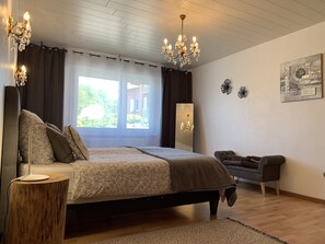 3 bedrooms, iron/ironing board, free WiFi, bed sheets