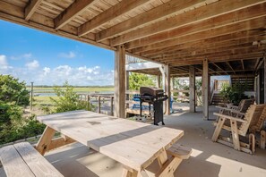 Outdoor dining - Two Buoys And A Gull: Private Pier, Floating Dock Ideal for Fishing or Kayaking (Oak Island)