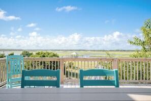 Property grounds - Two Buoys And A Gull: Private Pier, Floating Dock Ideal for Fishing or Kayaking (Oak Island)