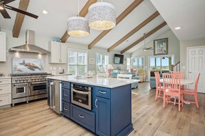 Fridge, microwave, oven, stovetop - Two Buoys And A Gull: Private Pier, Floating Dock Ideal for Fishing or Kayaking (Oak Island)