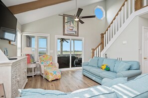 TV, stereo - Two Buoys And A Gull: Private Pier, Floating Dock Ideal for Fishing or Kayaking (Oak Island)