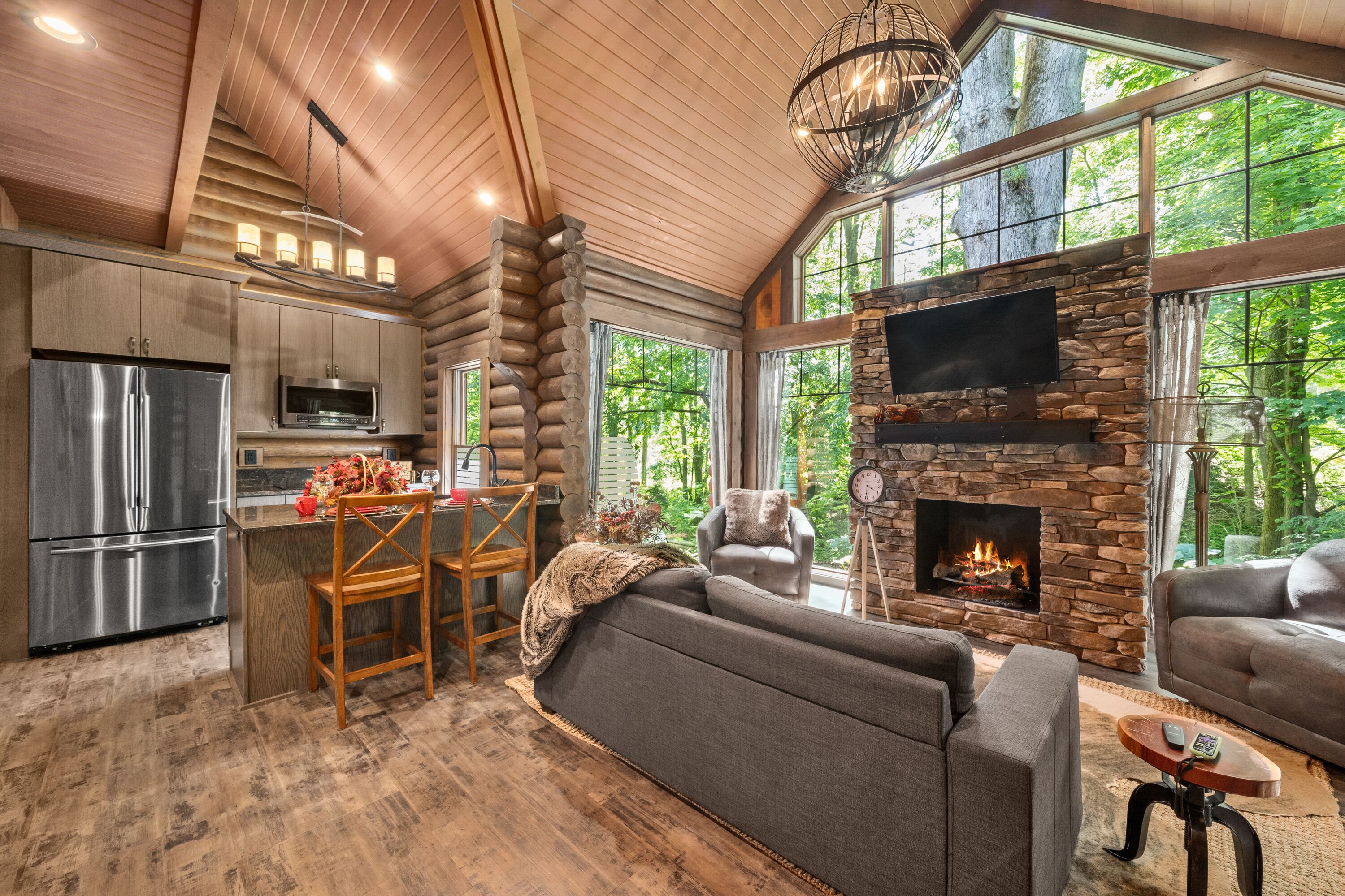 Steel Mill,Romanic,Luxurious,Massage Chair,Sauna,Hot Tub,Kayaks,FireTable,Kg Bed