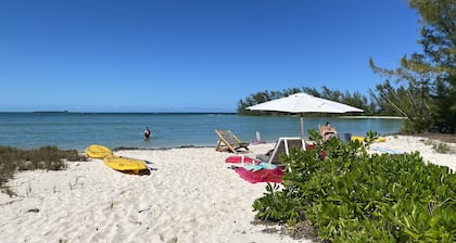 ¡Tus vacaciones frente a la playa tropical!