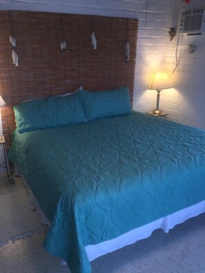 3 bedrooms, WiFi, bed sheets - Your Tropical Beach Vacation! (Morgans Bluff)
