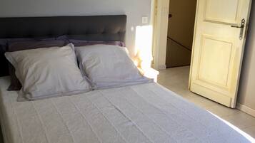 5 chambres, fer et planche à repasser, lit parapluie, Wi-Fi gratuit