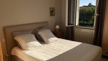 5 bedrooms, iron/ironing board, travel cot, free WiFi