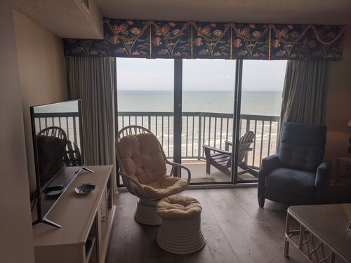 Oceanfront 4 bedroom  3 bath Condo / Great Rates