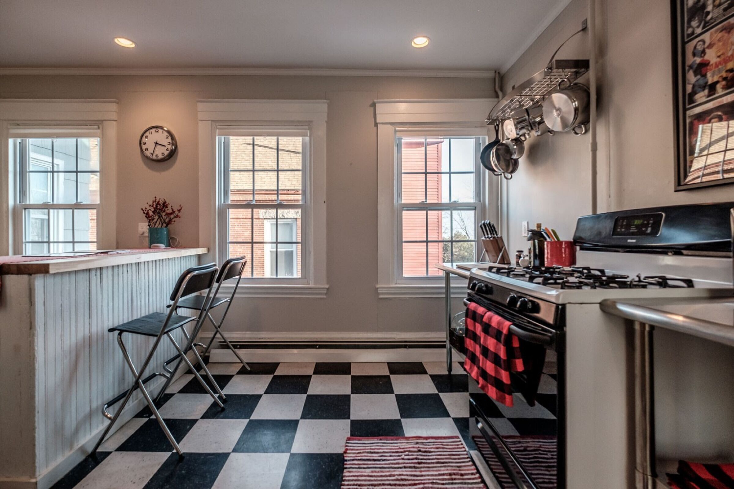 Køleskab, mikrobølgeovn, ovn, kogeplade