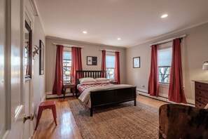2 slaapkamers, een bureau, een strijkplank/strijkijzer, wifi