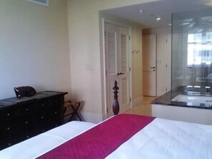 1 chambre, draps en coton égyptien, fer et planche à repasser
