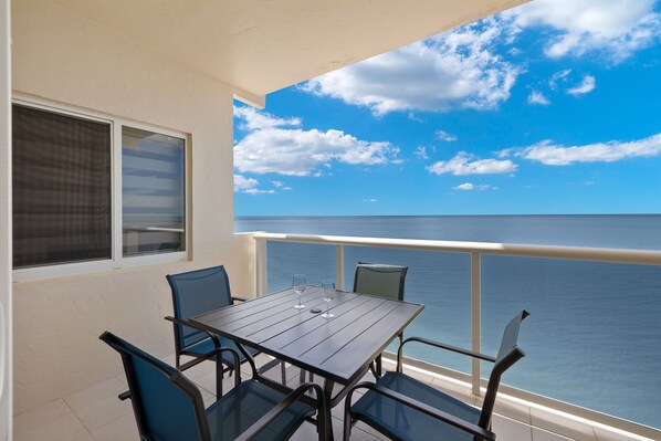 屋外ダイニングエリア