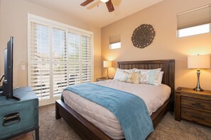 2 bedrooms, iron/ironing board, free WiFi, bed sheets - Lux townhome in Tesoro at Grayhawk - WALK to grocery/coffee/restaurants! (Scottsdale)