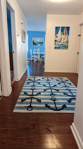 DOWNTOWN!! Modernized, OVERLY- SPACIOUS condominium. Private Parking INCLUDED!!