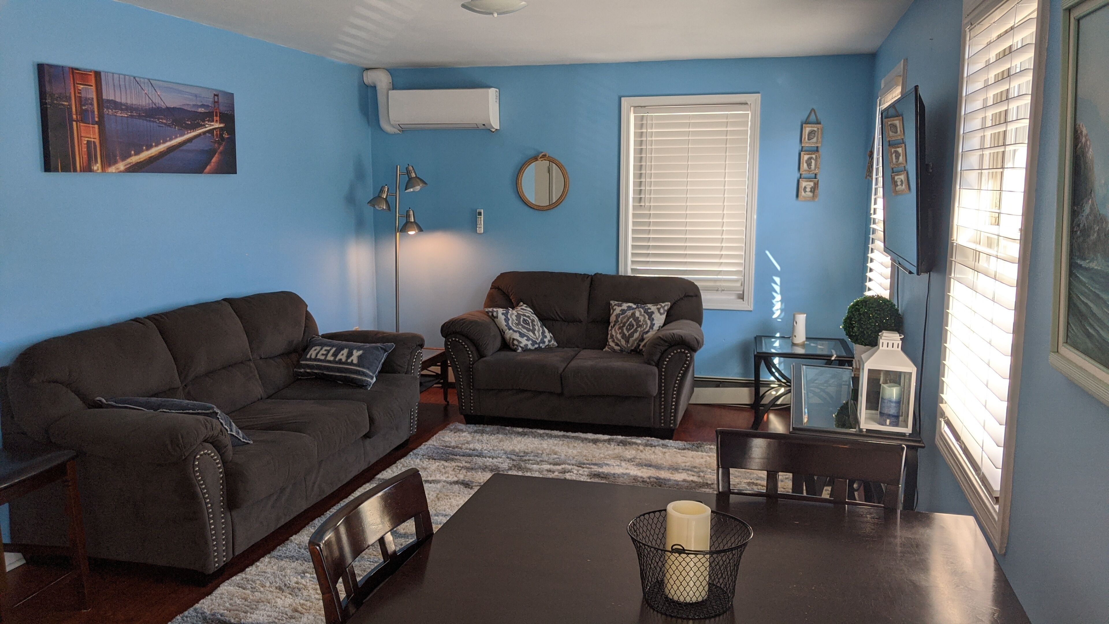 Minutes to Downtown! Private Parking included, 100+ REVIEWS! Cozy and clean