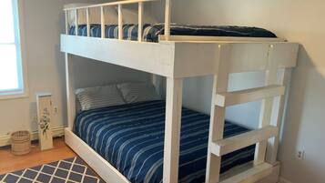 3 bedrooms, in-room safe, free WiFi, bed sheets