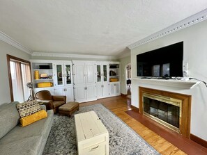 Smart TV, fireplace, video games, ping pong