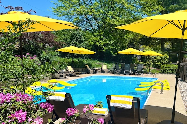 AuĂenpool, beheizter Pool, LiegestĂŒhle