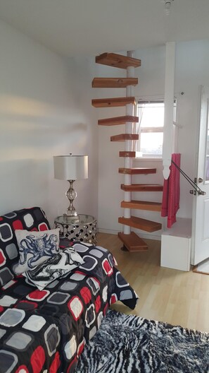 1 bedroom, bed sheets