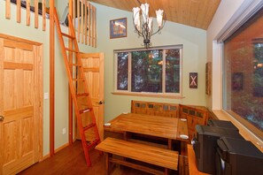 Dining - Modern Townhome with stone fireplace, mountain views, deck & ski in/out (Girdwood)