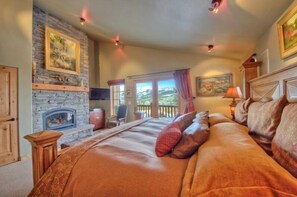 4 bedrooms, desk, iron/ironing board, free WiFi