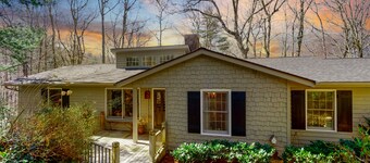 Secluded retreat 5 min from Mainstreet - Covered Deck - Fireplaces - NEW UPDATES