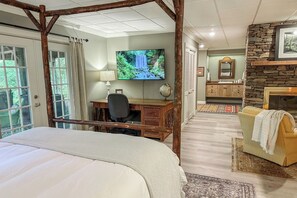 5 makuuhuonetta, työpöytä, silitysrauta/-lauta, vauvan matkasänky