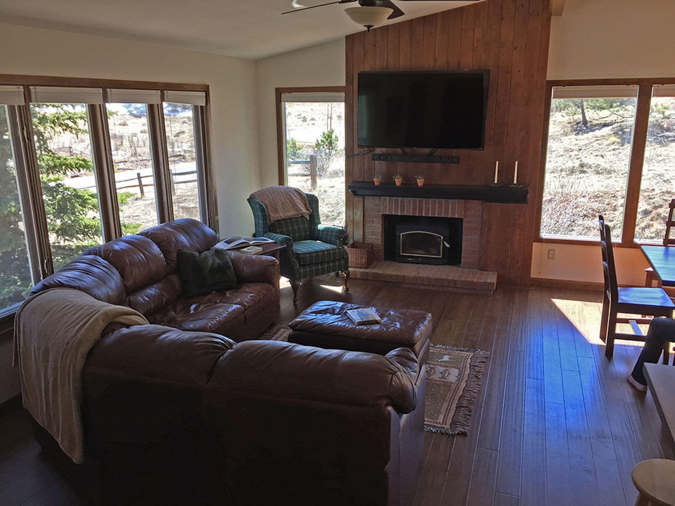 Amazing Mountain Views, Tri-Level Home With A Large Deck, Close To Town. Hot Tub