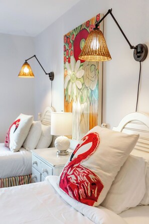 3 habitaciones, tabla de planchar con plancha, wifi y ropa de cama